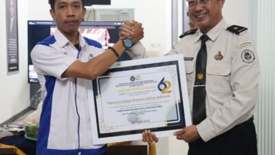 APRESIASI MITRA, BAPAS MAKASSAR SERAHKAN PIAGAM PENGHARGAAN USAI RAIH PRESTASI NASIONAL