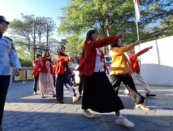 TANAMKAN DISIPLIN DAN PROFESIONALITAS, PESERTA MAGANG BAPAS MAKASSAR IKUTI APEL PAGI